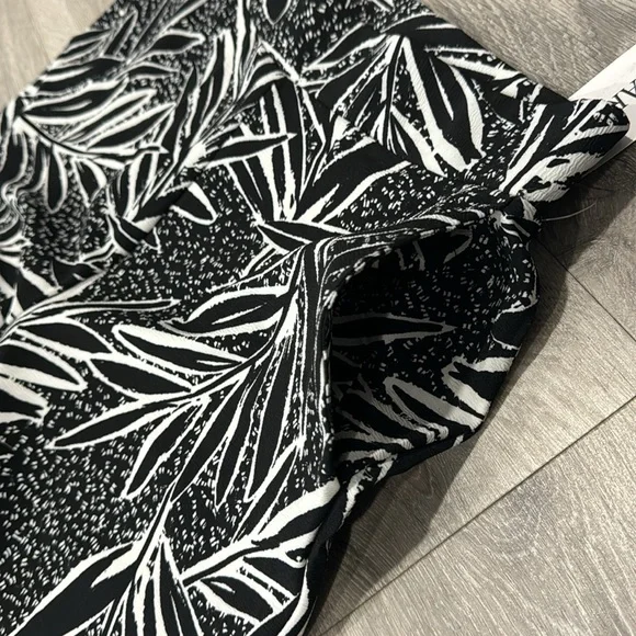 Women’s Tropical Wide Leg Palazzo Pant Size Medium Black White Leaf NWT - Picture 8 of 11